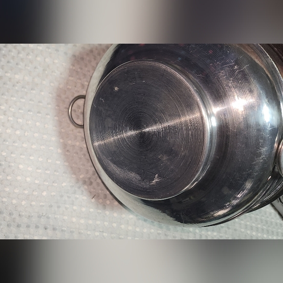 VINTAGE HAMMERED ALUMINUM BOWL WITH FIRE KING GLASS CASSEROLE BOWL SET - Picture 7 of 8